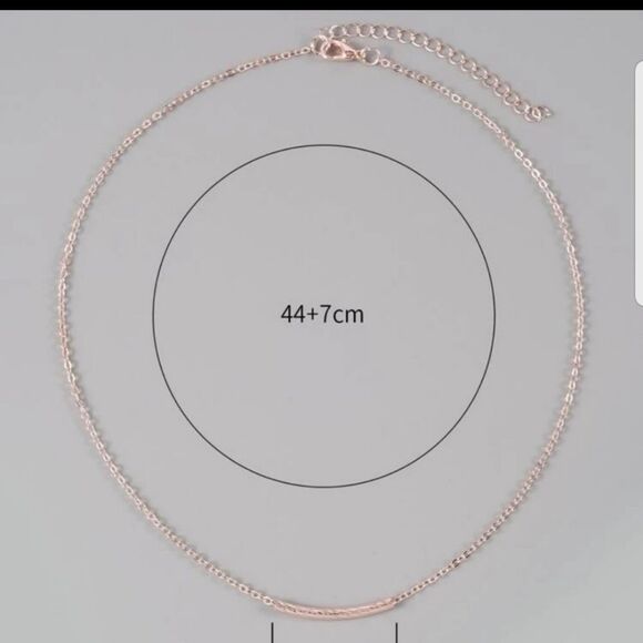 Rose gold curved bar necklace - Picture 2 of 3